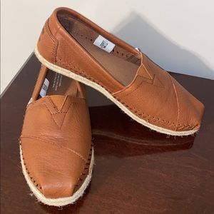 Tom’s leather Alpargatas NWOT